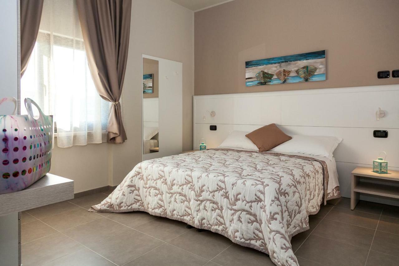 Hotel Riviera Hub Cisano sul Neva Exteriér fotografie