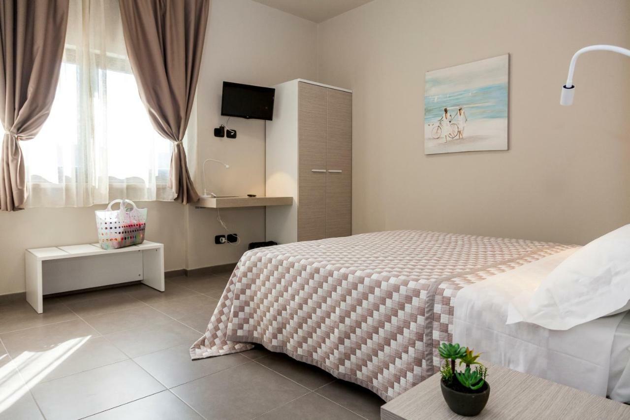 Hotel Riviera Hub Cisano sul Neva Exteriér fotografie